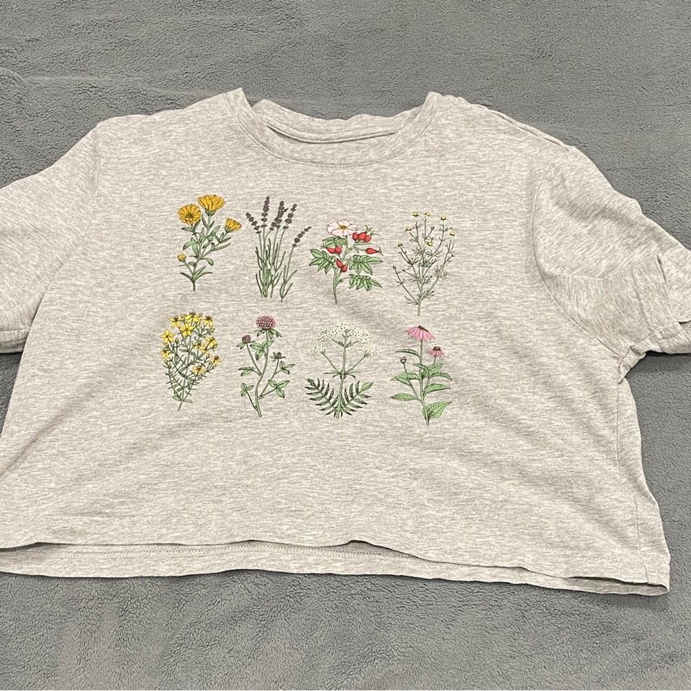 Grey flower crop top from Target. Size medium.